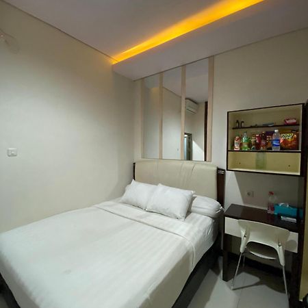 Dekost Madiun Hotel Bagian luar foto