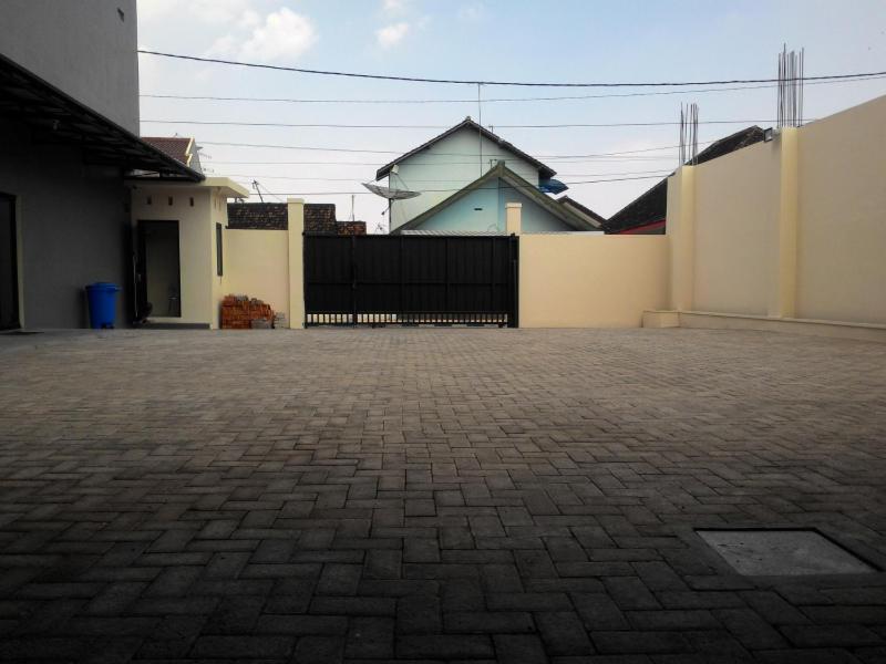 Dekost Madiun Hotel Bagian luar foto