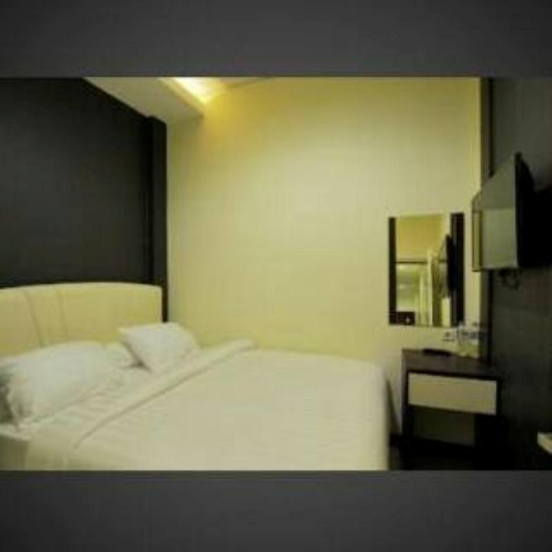 Dekost Madiun Hotel Bagian luar foto