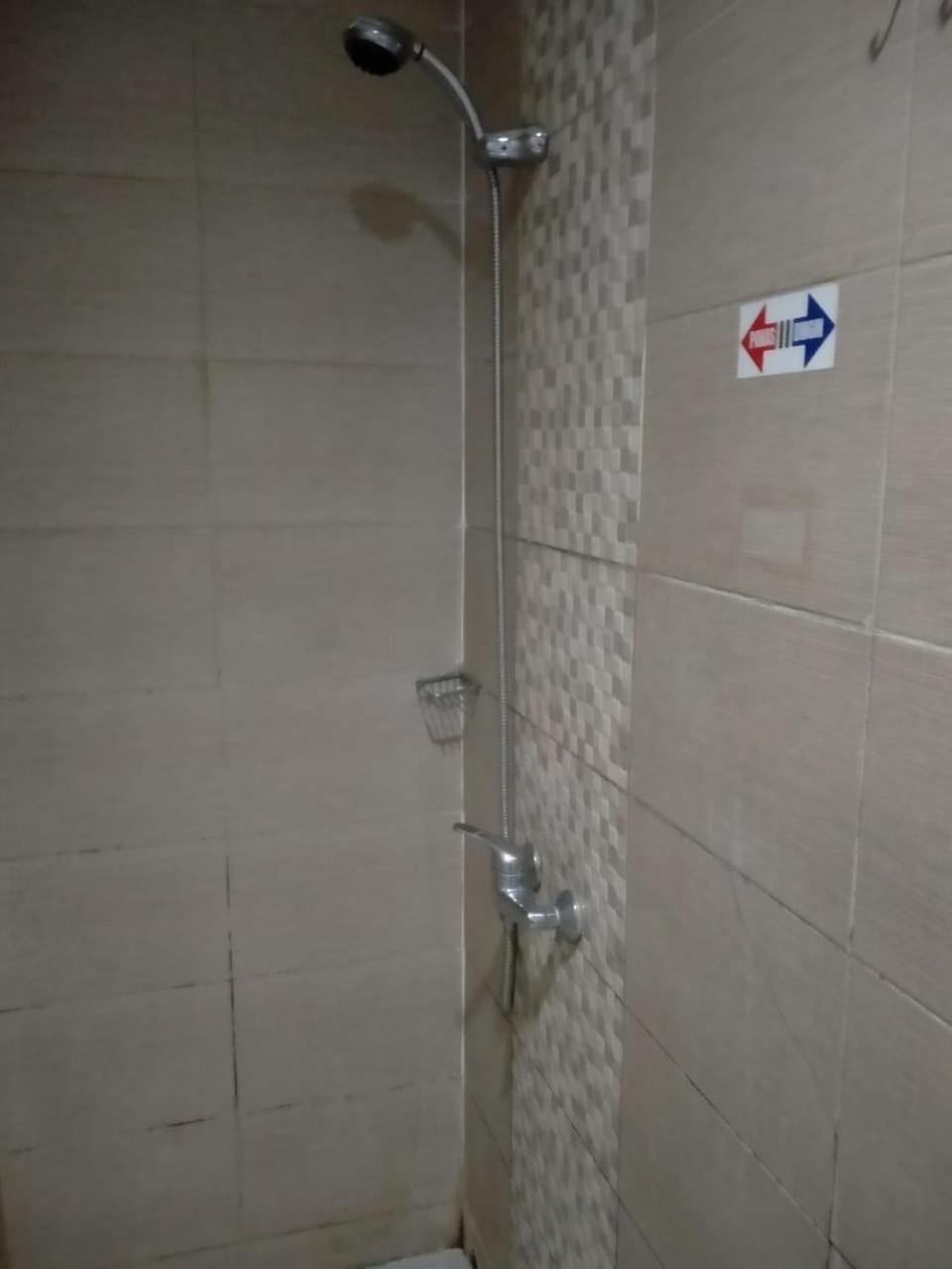 Dekost Madiun Hotel Bagian luar foto