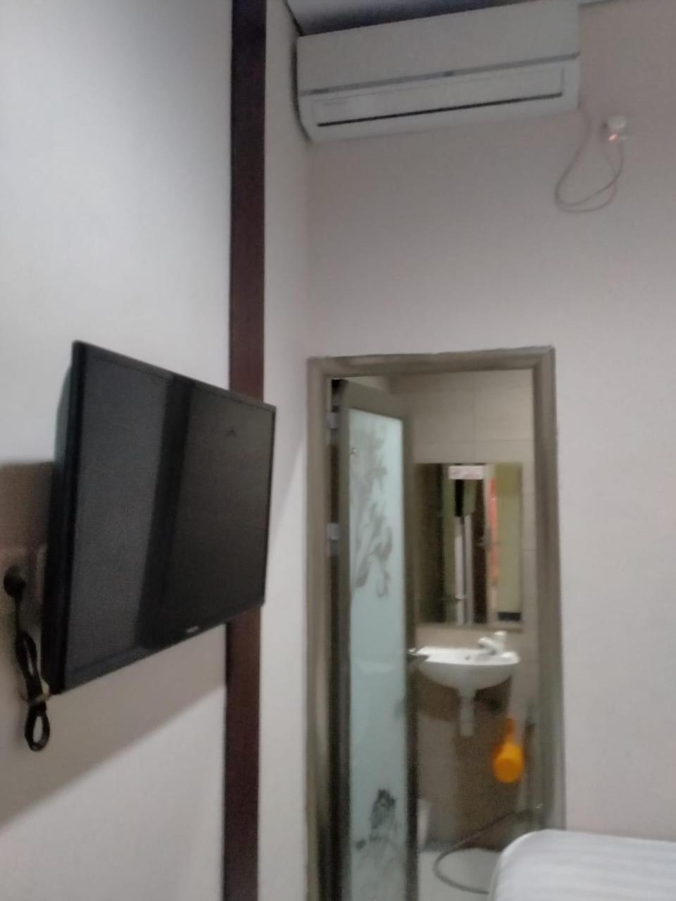 Dekost Madiun Hotel Bagian luar foto
