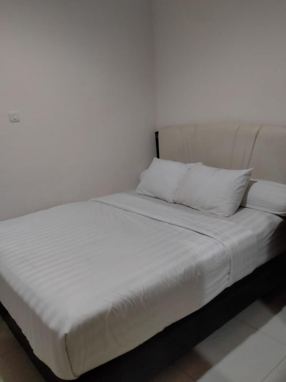 Dekost Madiun Hotel Bagian luar foto