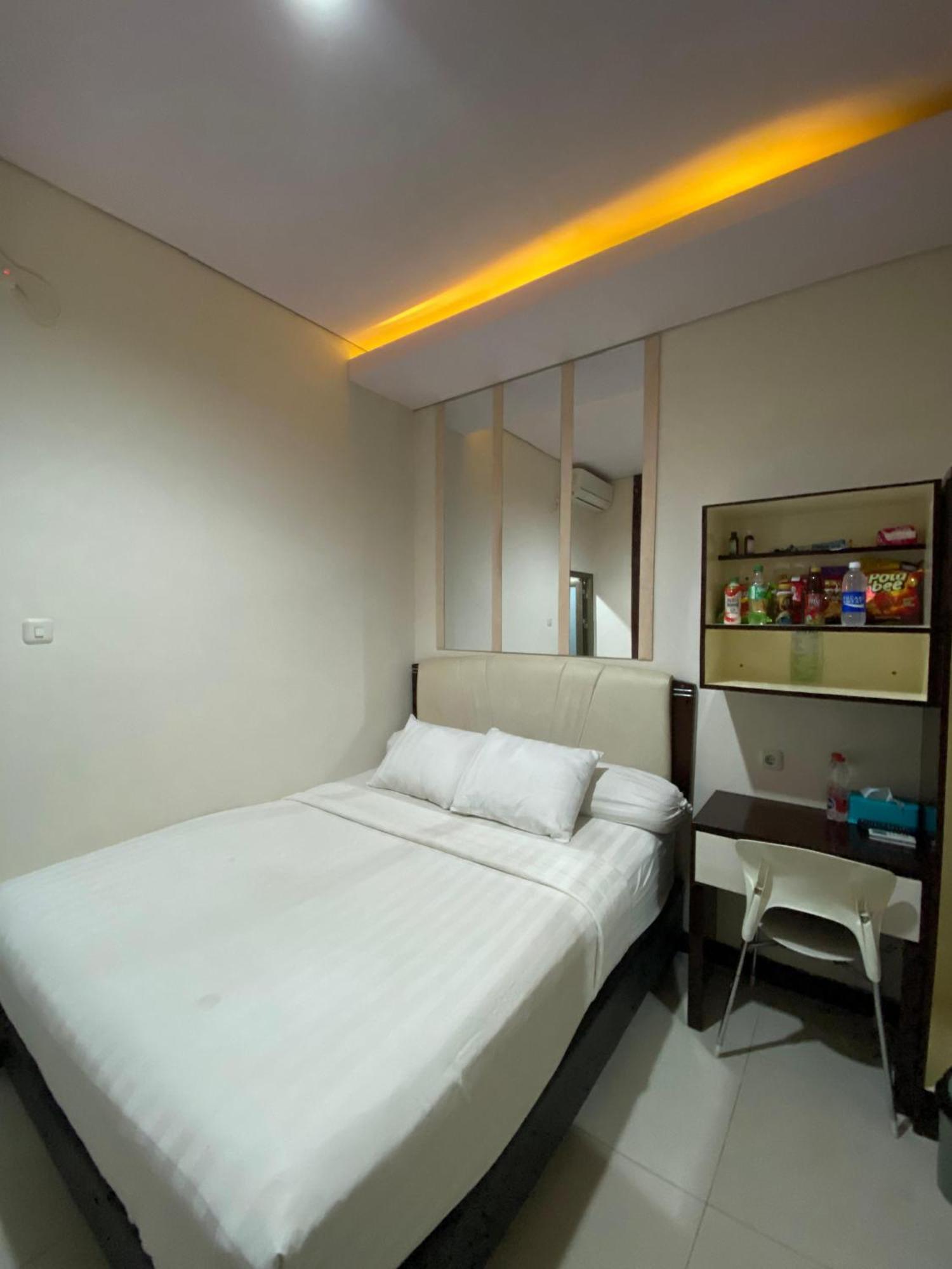 Dekost Madiun Hotel Bagian luar foto