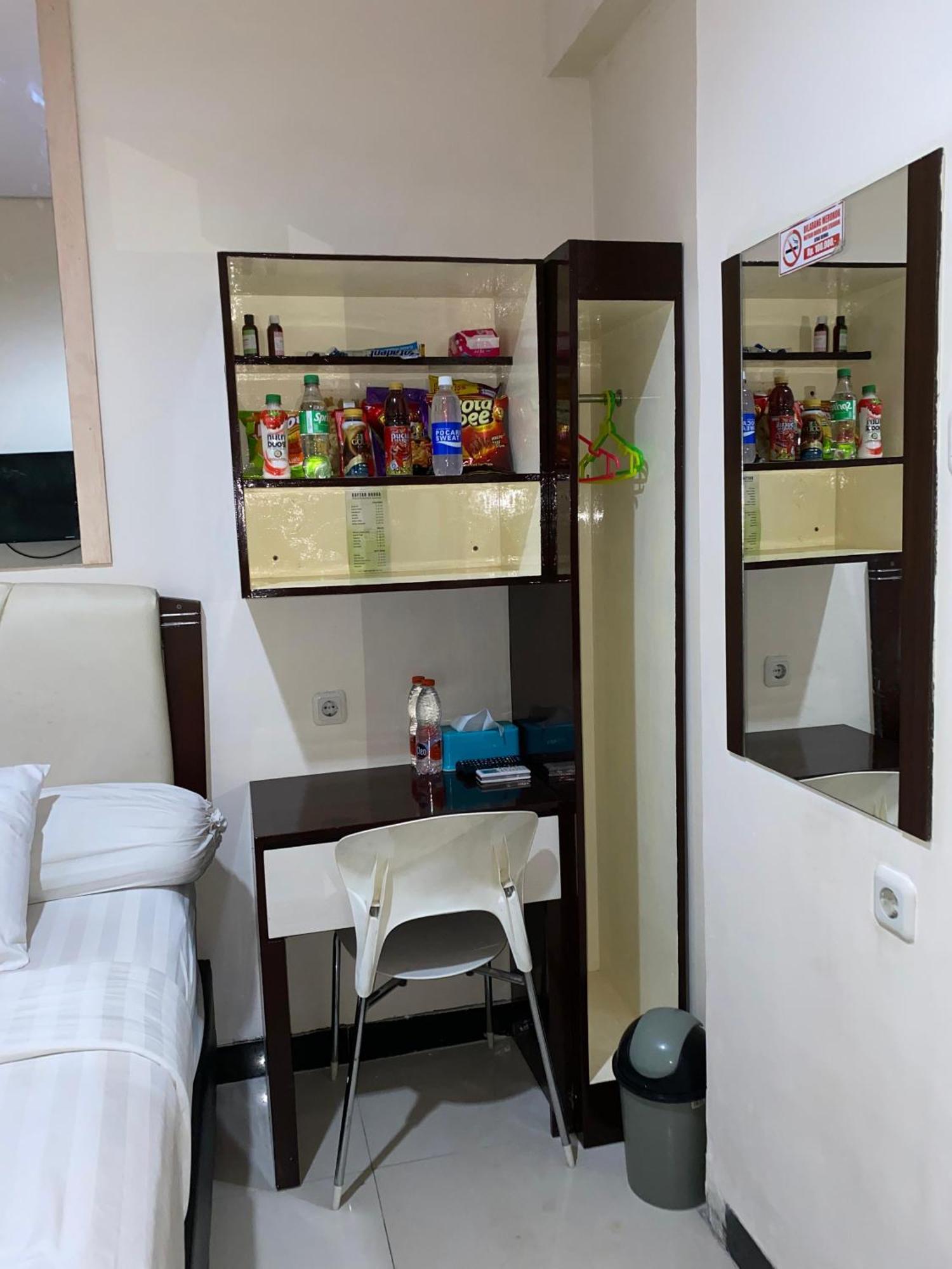 Dekost Madiun Hotel Bagian luar foto